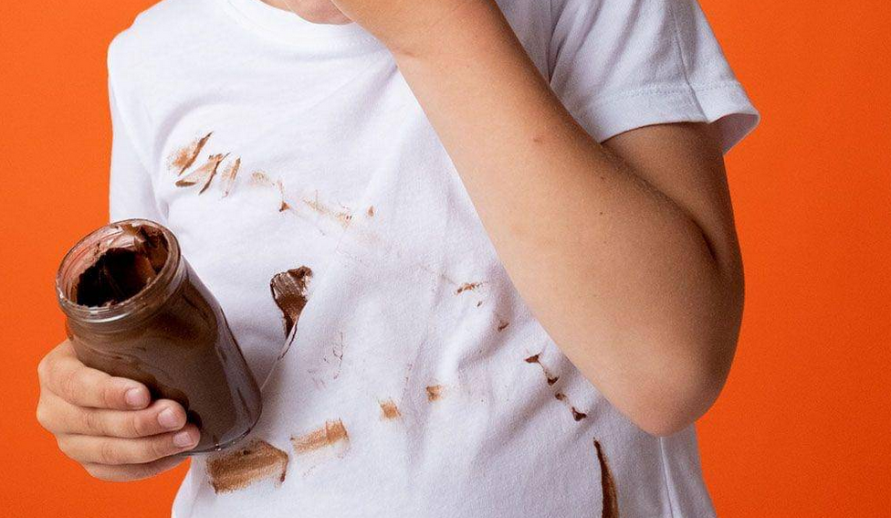 Tips Ampuh Menghilangkan Noda Coklat di Baju Agar Bersih Kembali